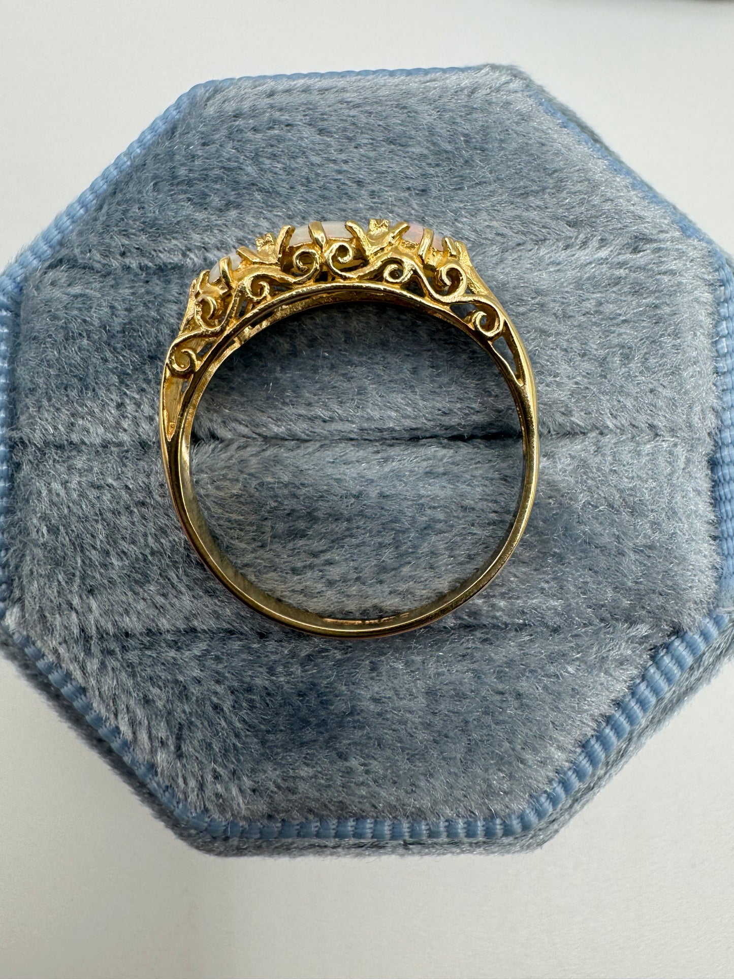 9ct gold opal ring