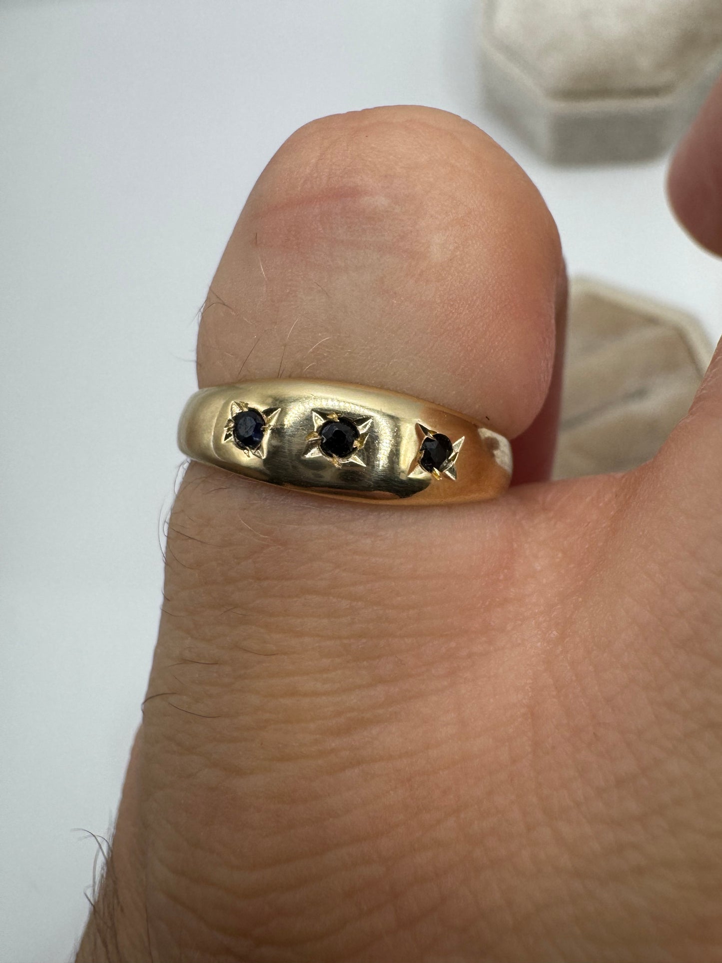 9ct gold sapphire gypsy ring