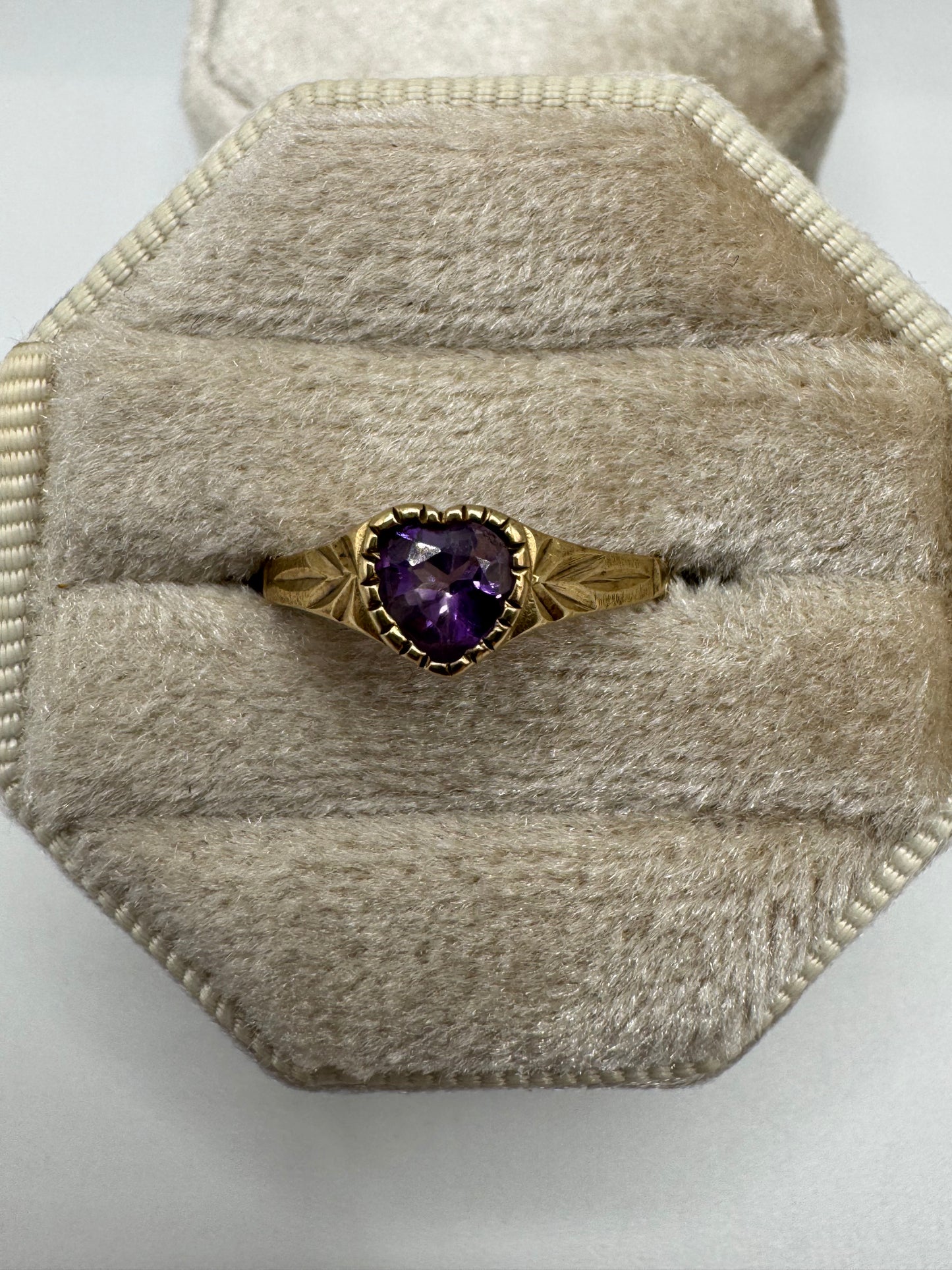 9ct gold amethyst heart ring