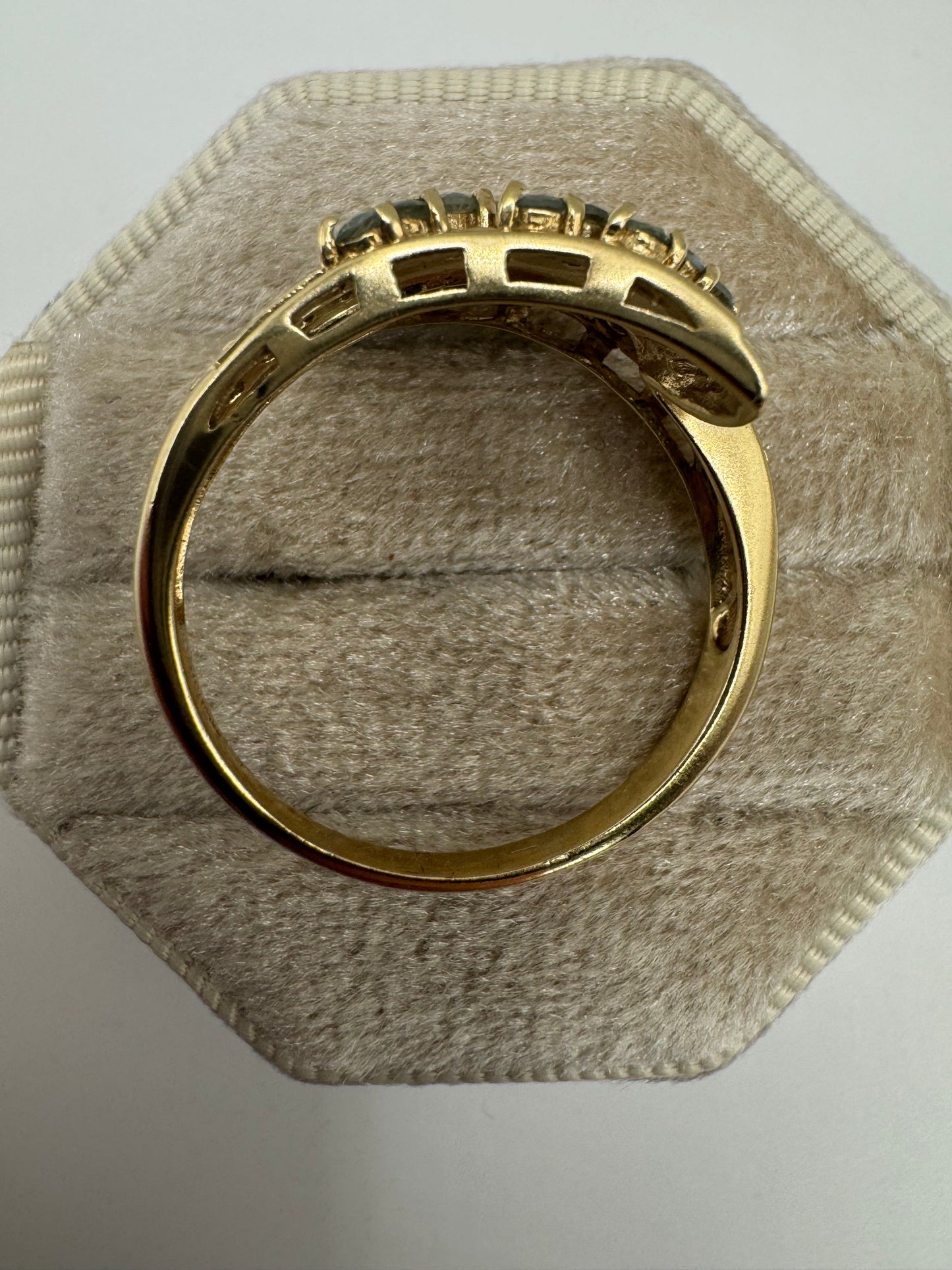 9ct gold alexandrite and zircon ring
