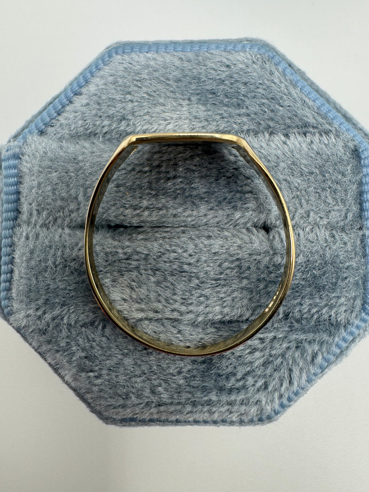 9ct gold engraved signet ring