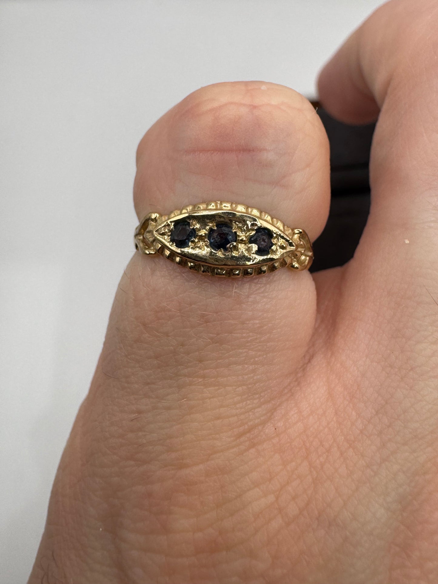 9ct gold sapphire gypsy ring