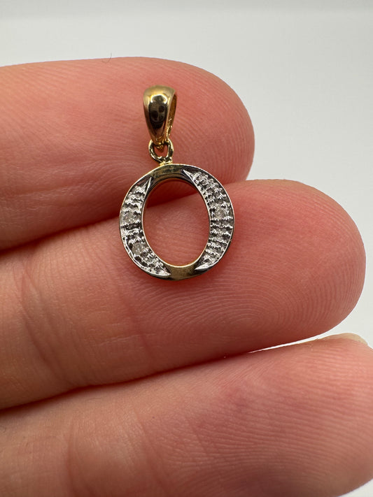 9ct gold diamond initial O pendant
