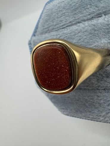 Heavy 9ct gold sandstone signet ring