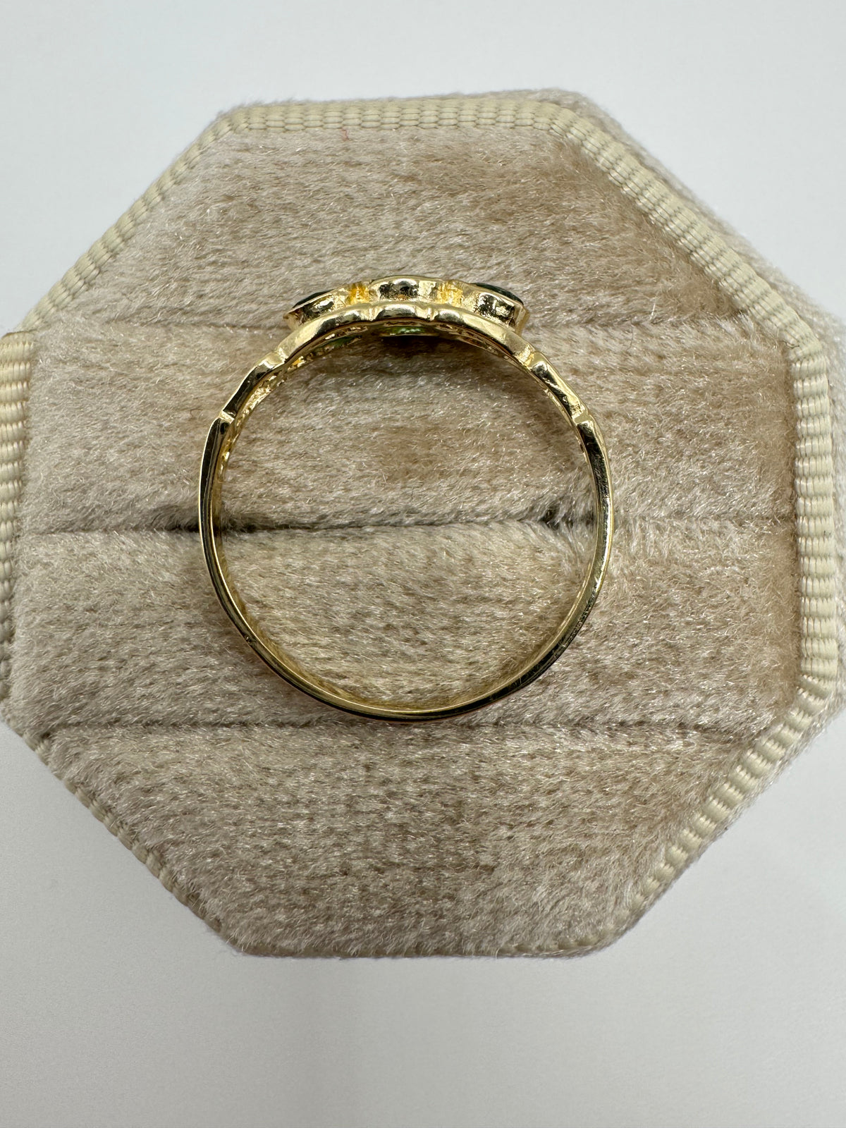 9ct gold emerald ring