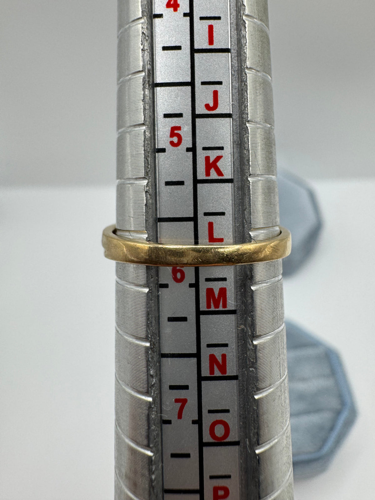 9ct gold sapphire and diamond ring