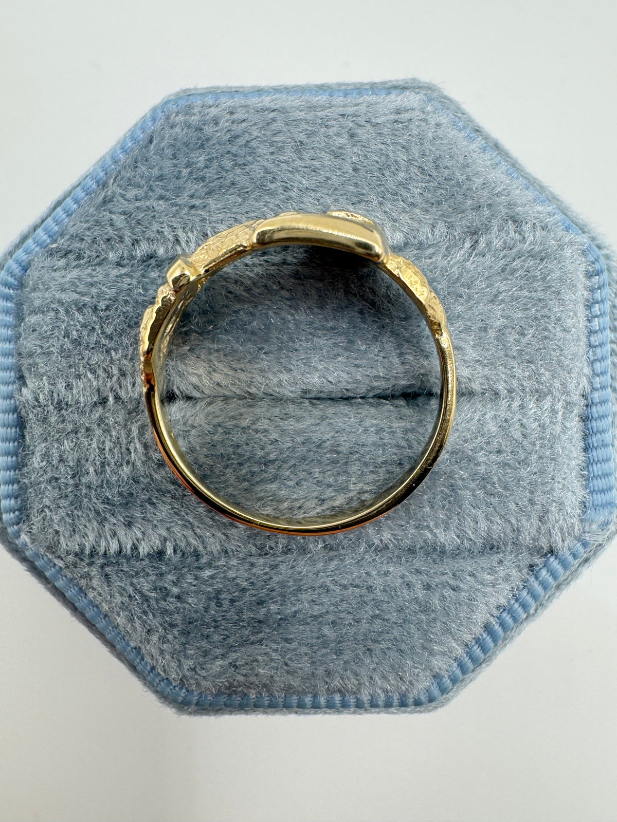 9ct gold engraved buckle ring