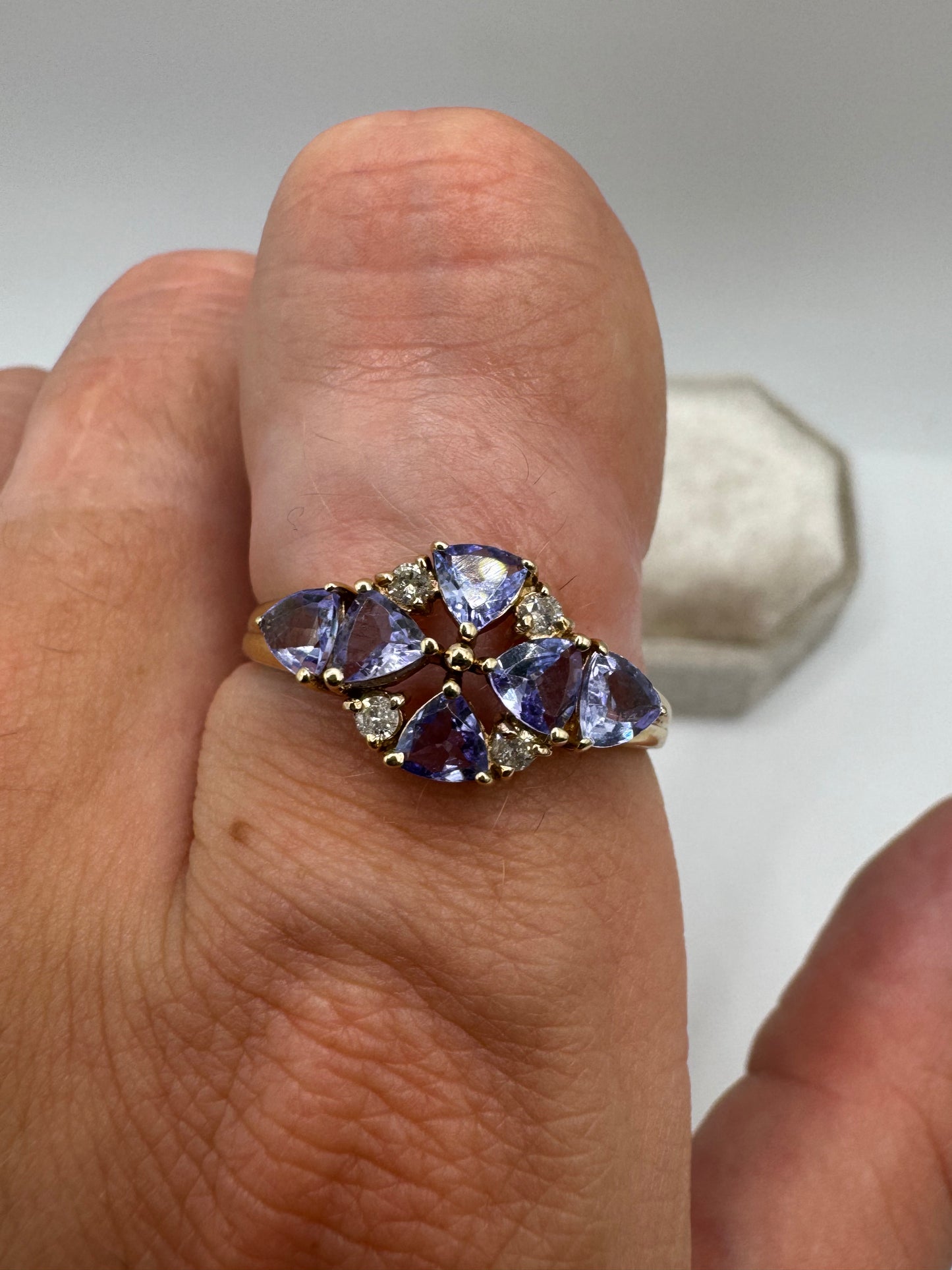 9ct gold tanzanite and diamond ring