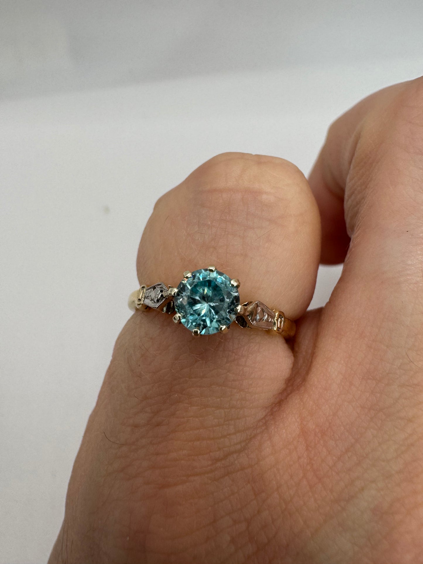9ct gold topaz ring