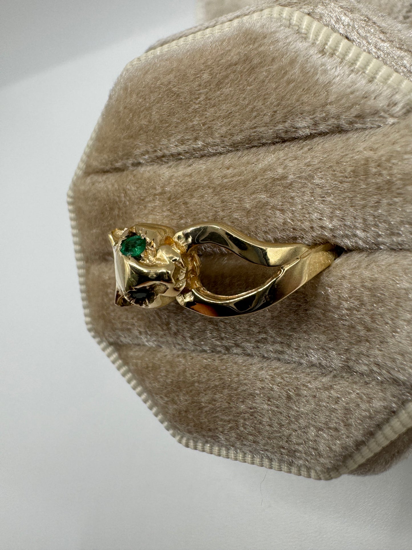 9ct gold emerald panther ring