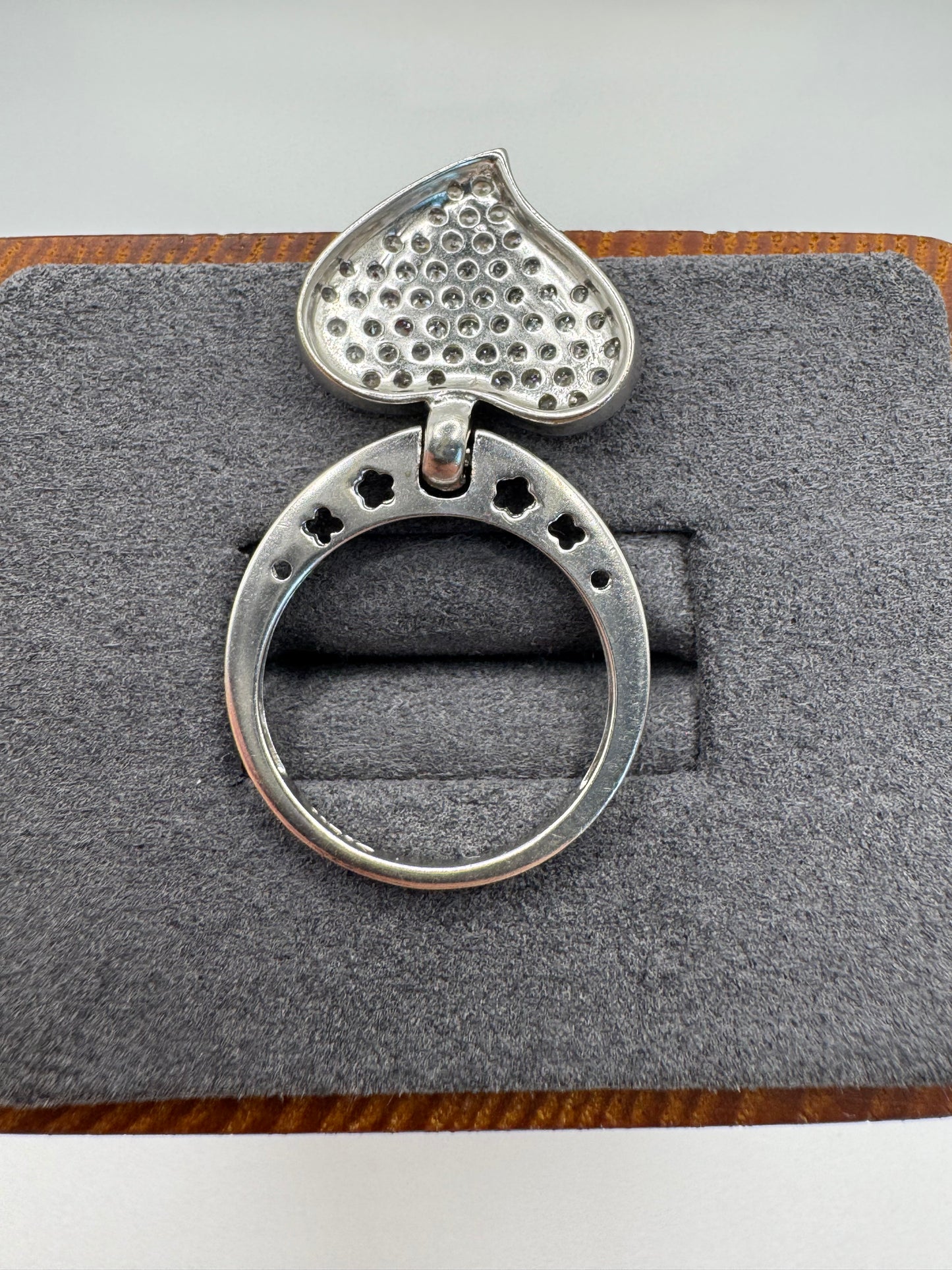 Heavy 9ct white gold cz heart charm ring