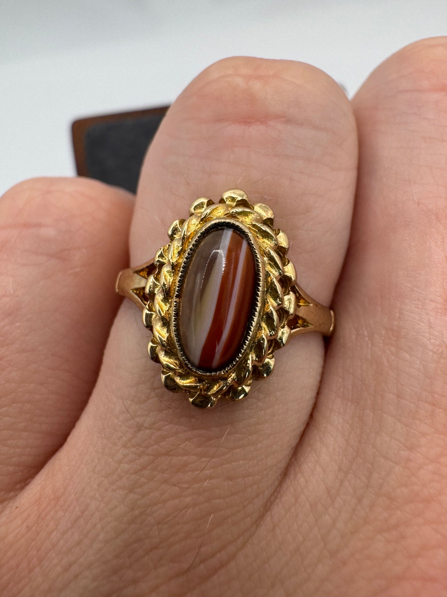 9ct gold banded agate ring