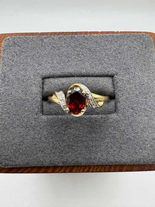9ct gold garnet and diamond ring
