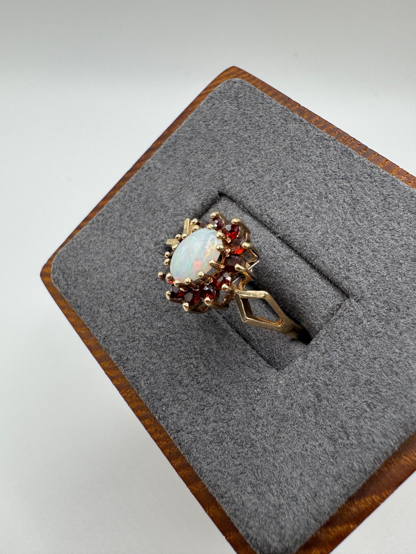 9ct gold opal and garnet ring