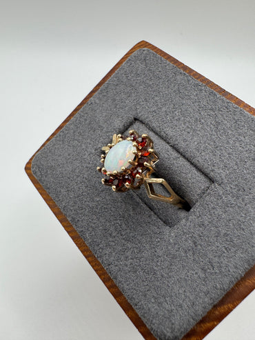 9ct gold opal and garnet ring