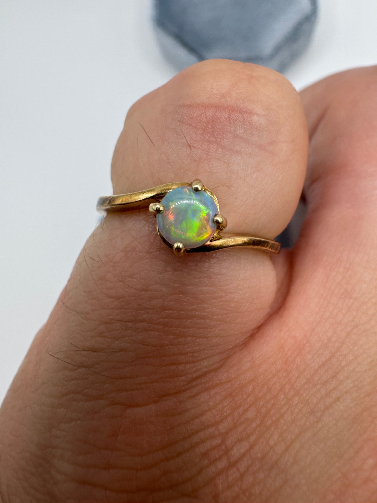 9ct gold opal twist ring