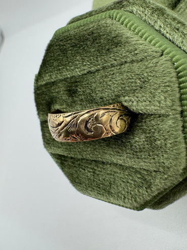 9ct gold patterned band