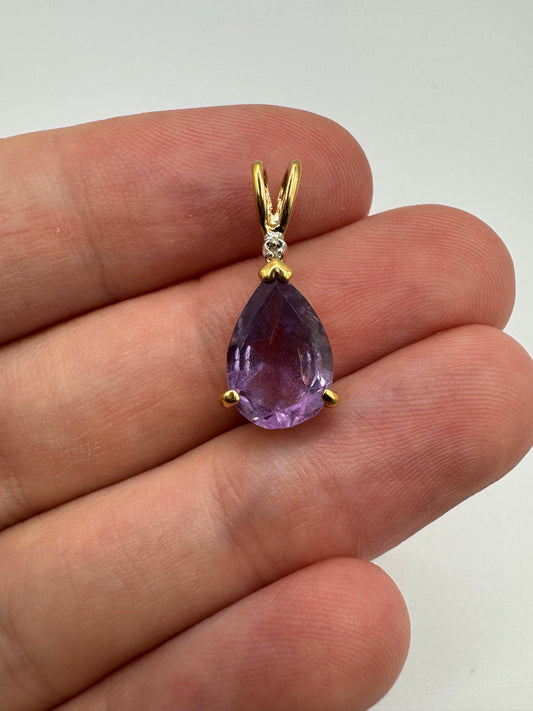 9ct gold amethyst and diamond pendant