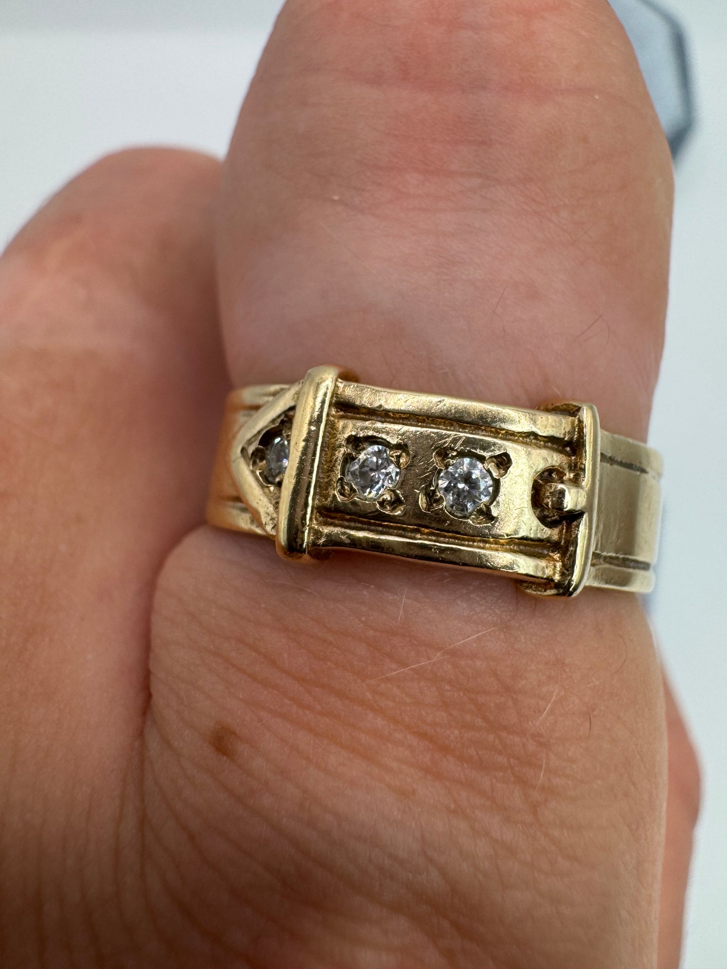 Heavy 9ct gold cz buckle ring