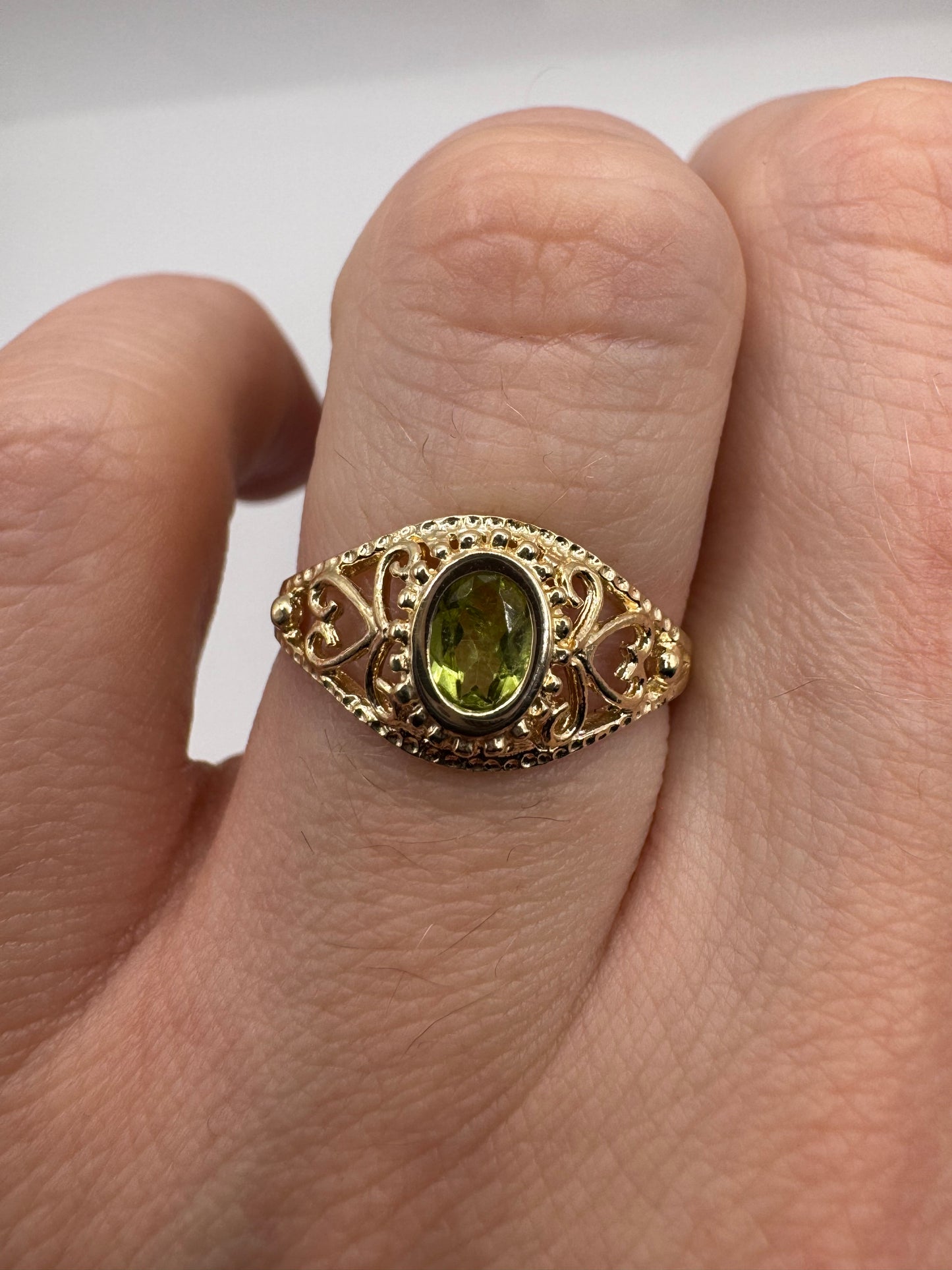 9ct gold peridot ring