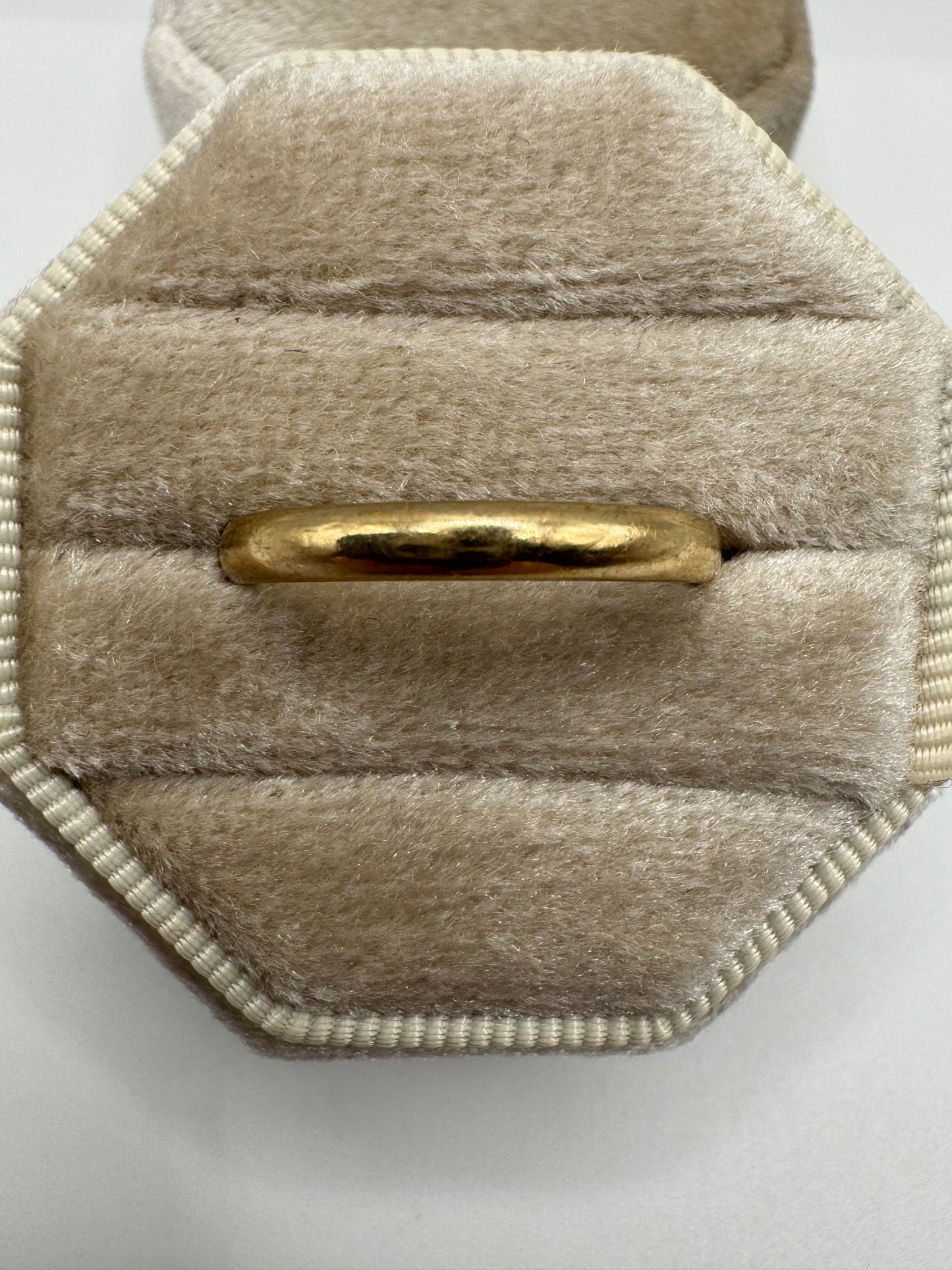 9ct gold plain band