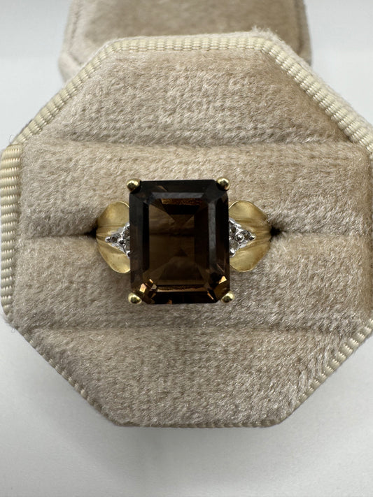9ct gold Smokey quartz and zircon ring