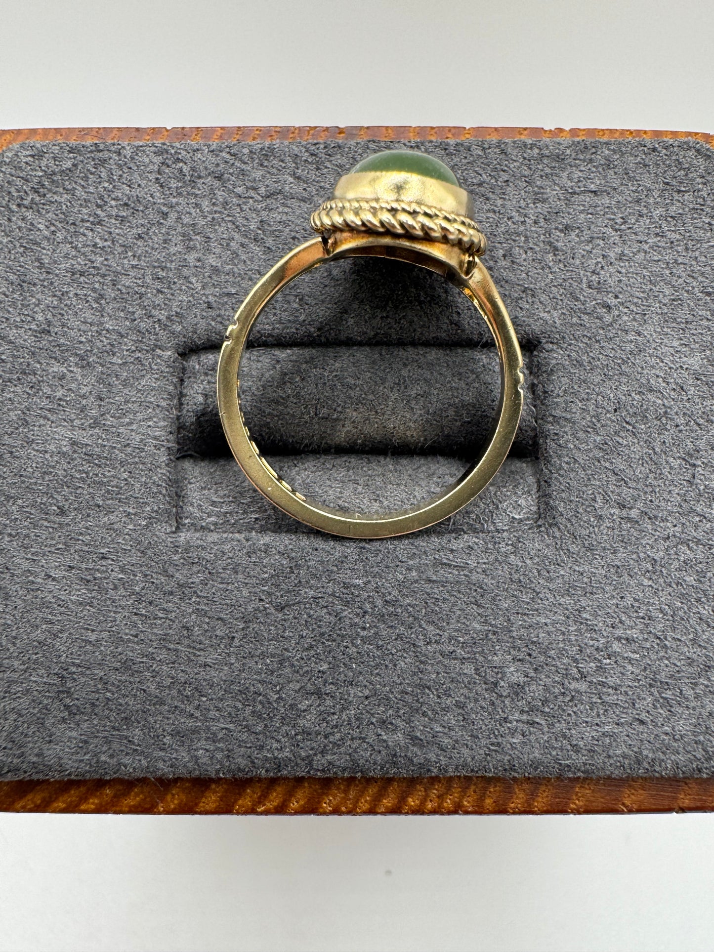 9ct gold jade ring