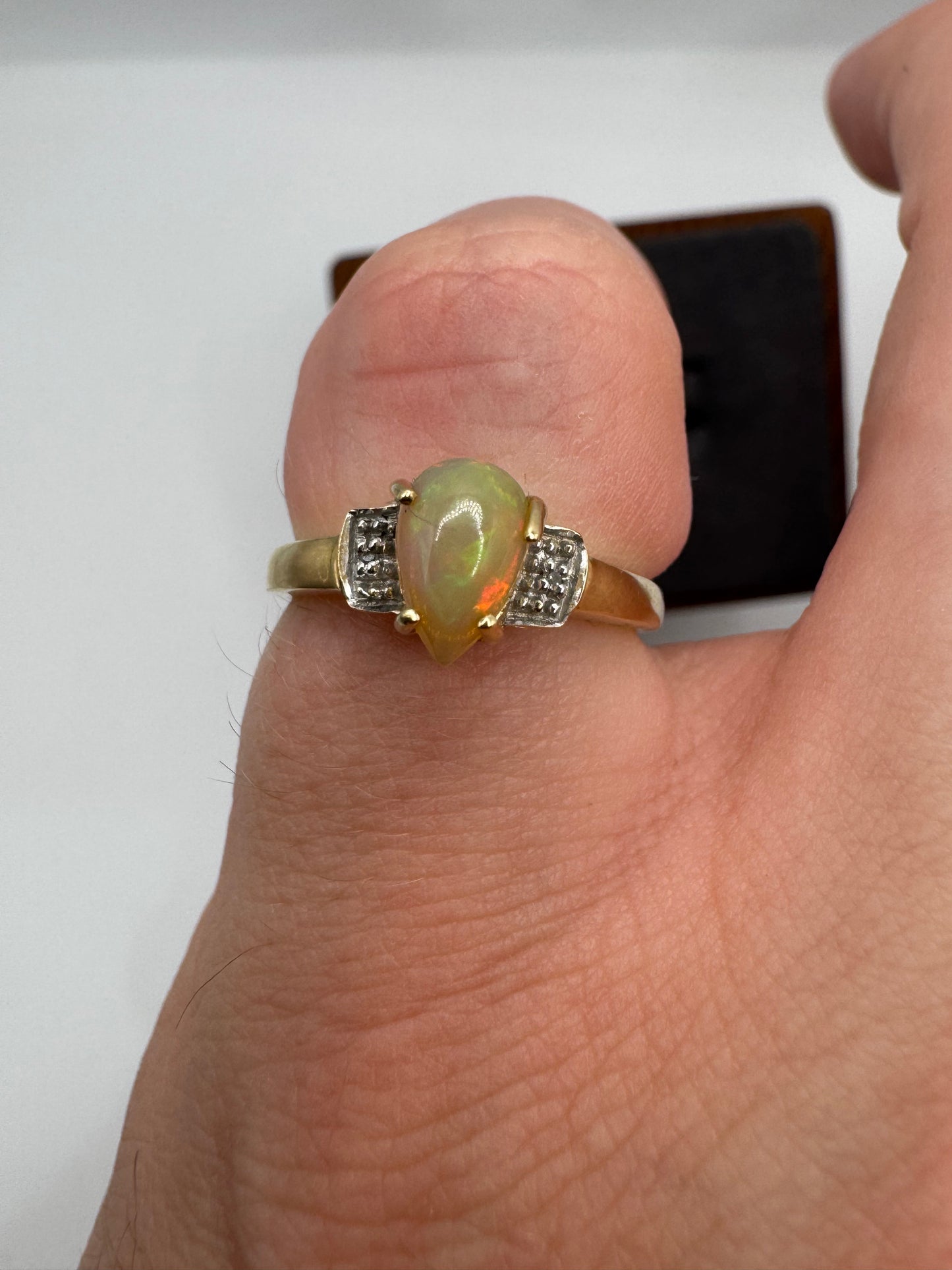 9ct gold opal ring