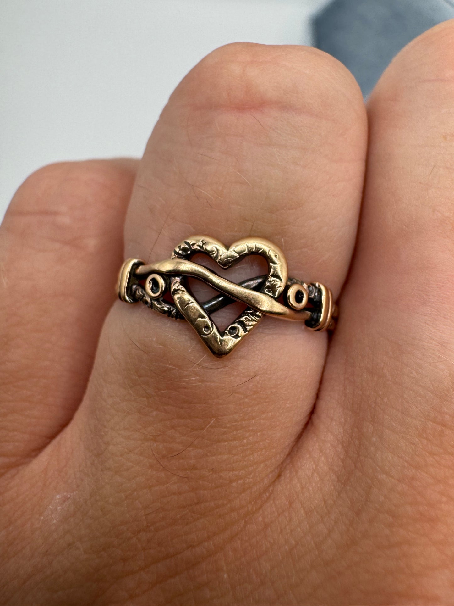 Antique 9ct rose gold heart ring