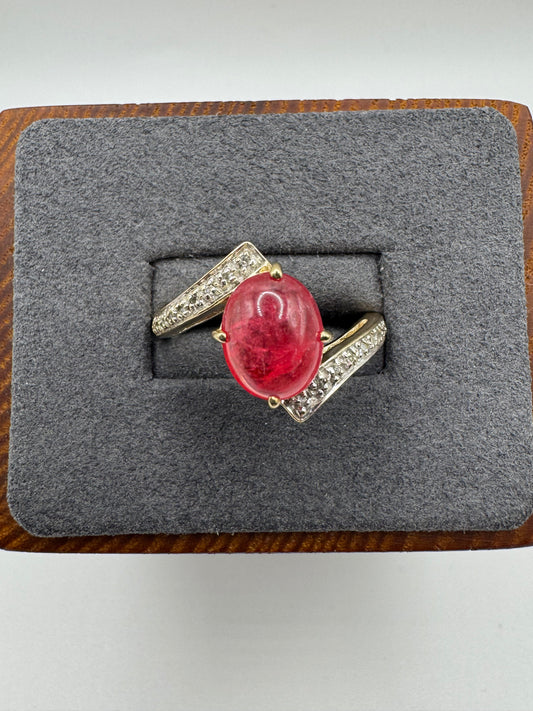 Heavy 9ct gold cabochon quartz and diamond ring