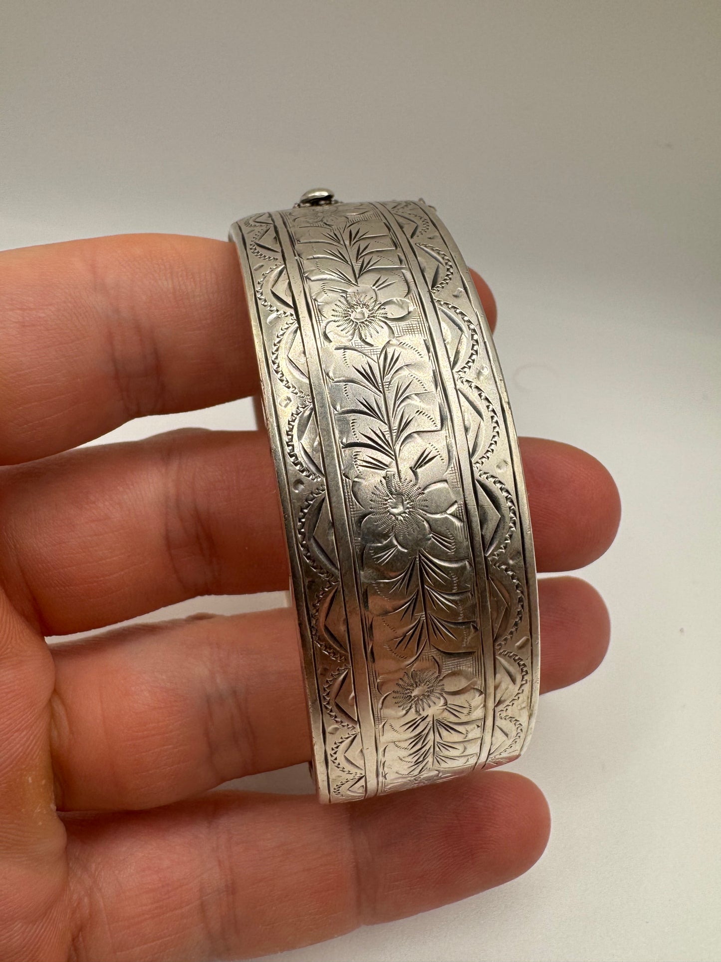 Antique silver patterned bangle