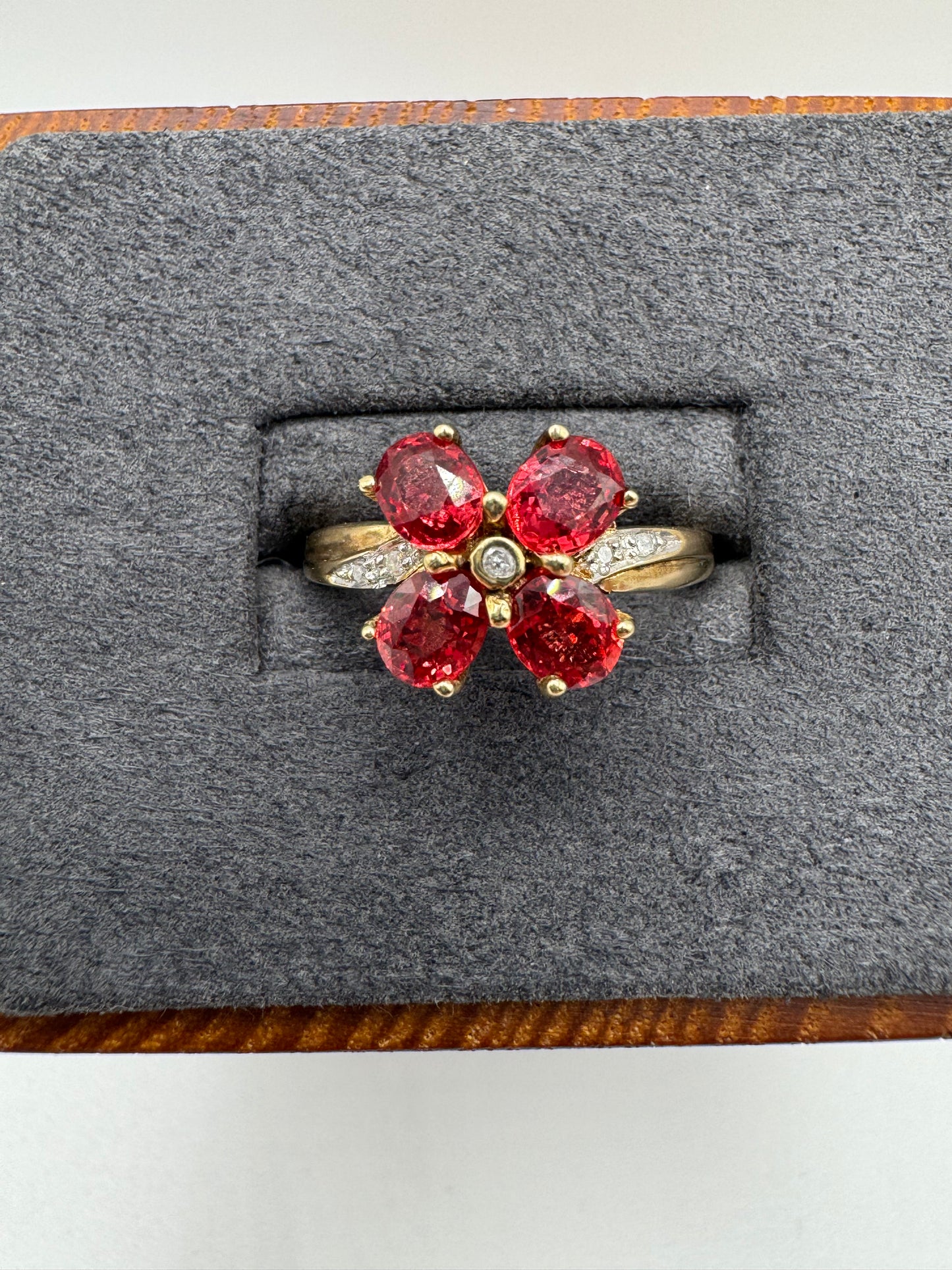 9ct gold spinel and diamond ring
