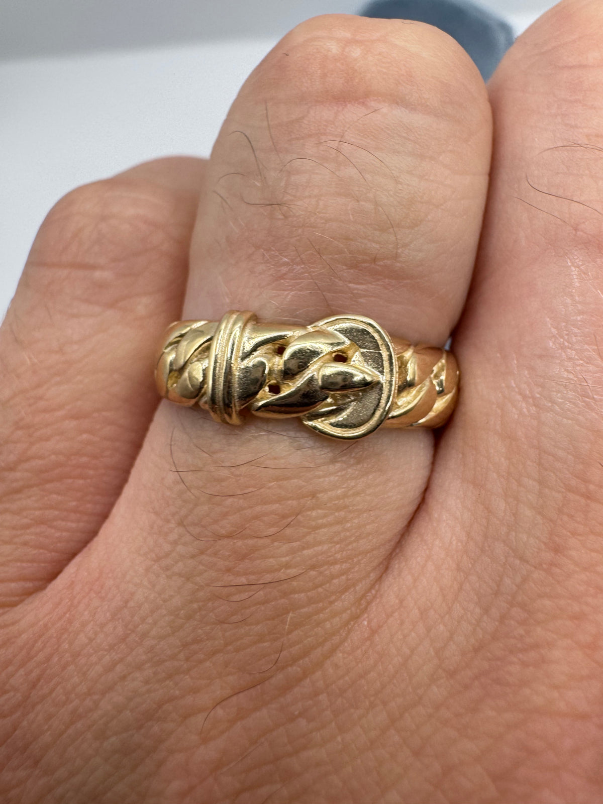 9ct gold engraved buckle ring