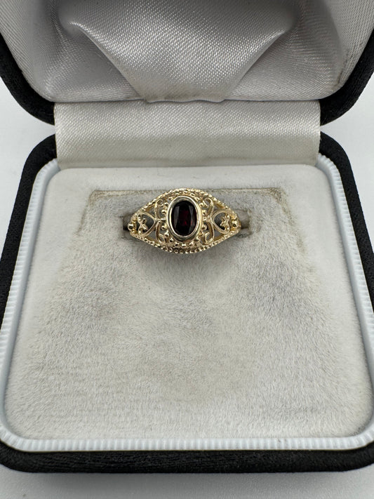 9ct gold garnet ring