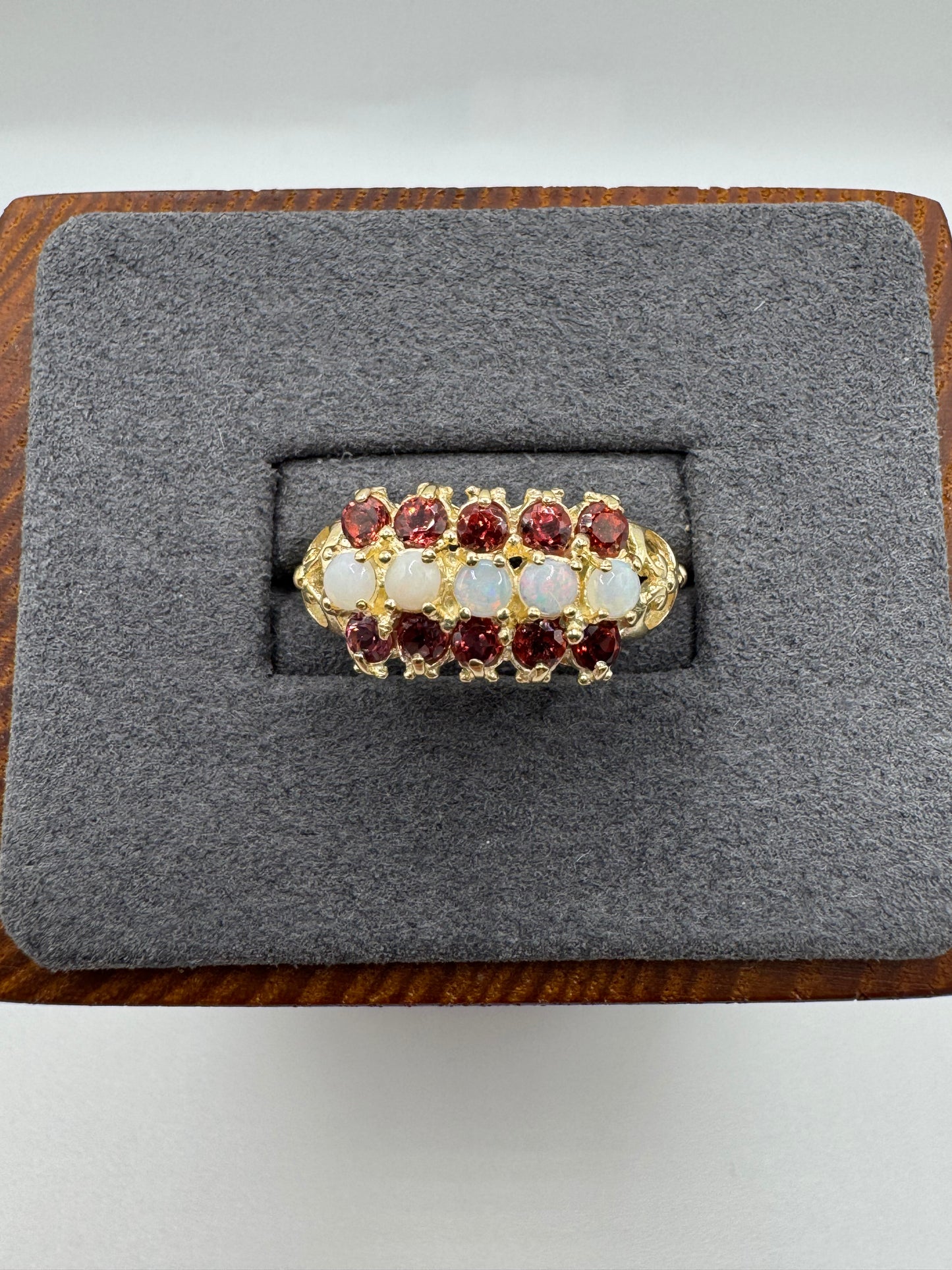 9ct gold opal and garnet ring