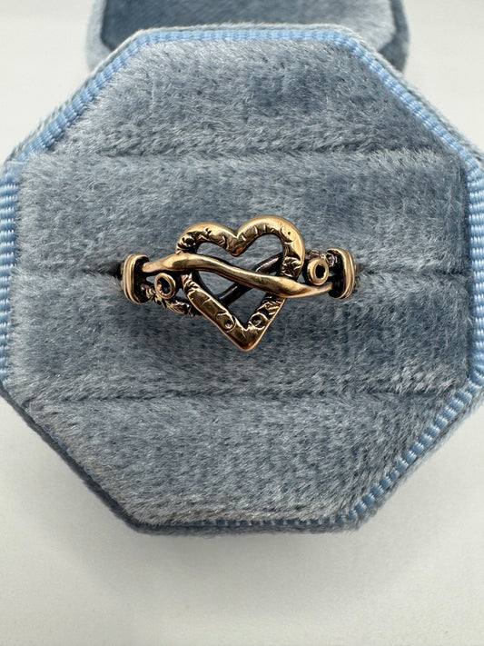 Antique 9ct rose gold heart ring