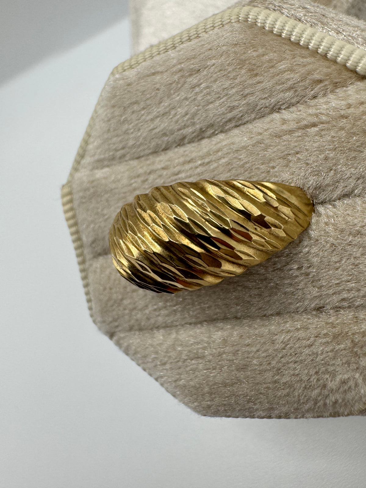 9ct gold croissant ring