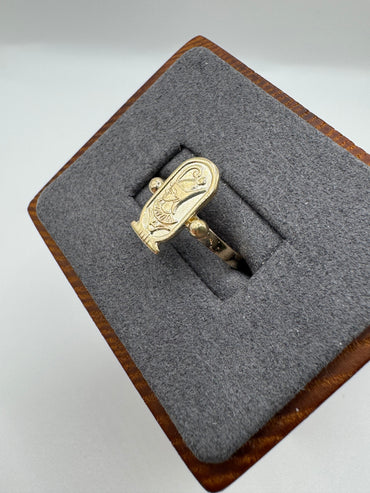 9ct gold cartouche ring