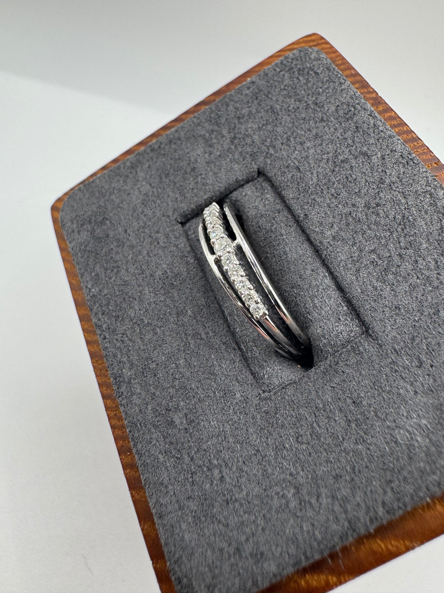 18ct white gold diamond ring