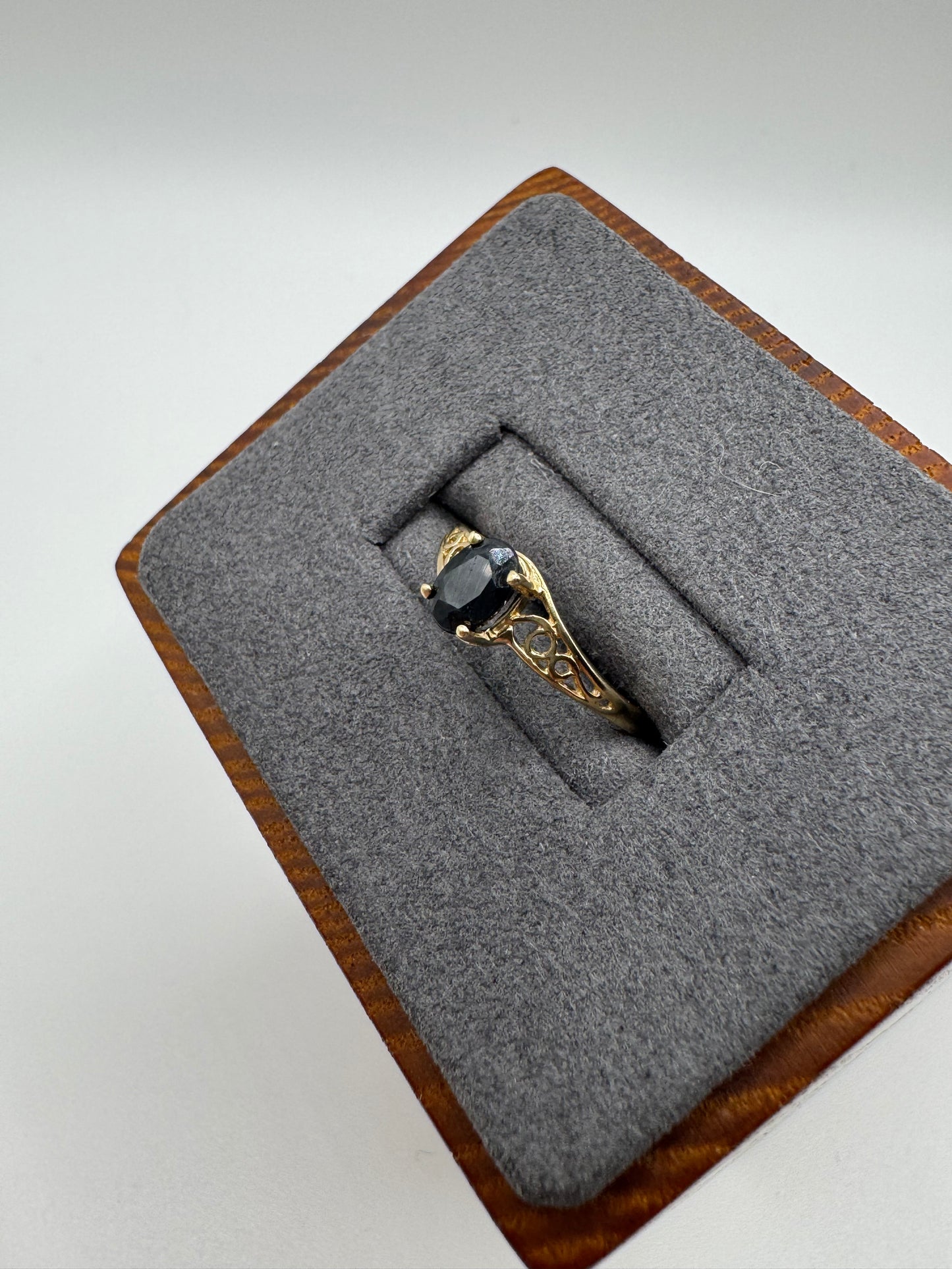 9ct gold sapphire ring