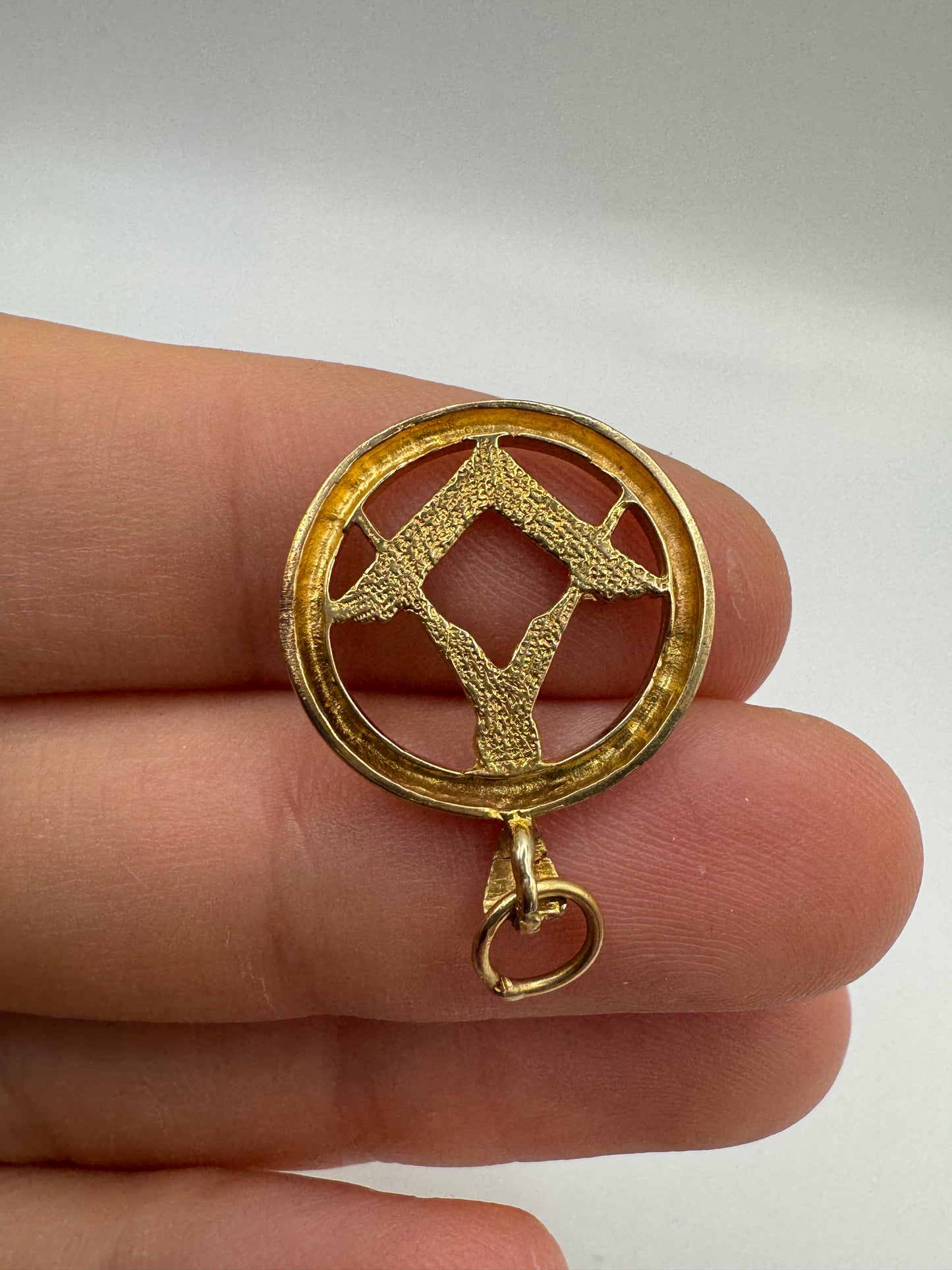 9ct gold masonic pendant