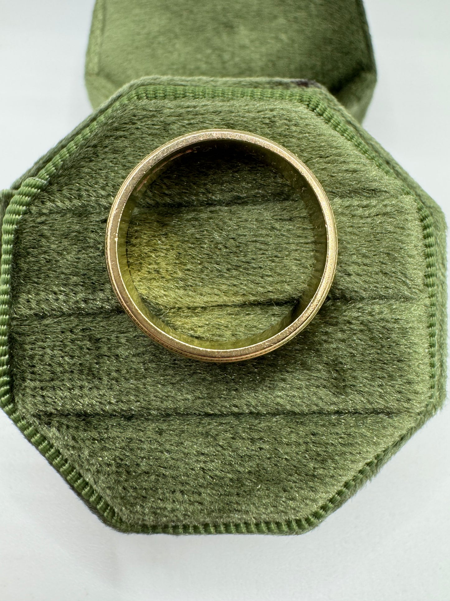 9ct gold patterned band