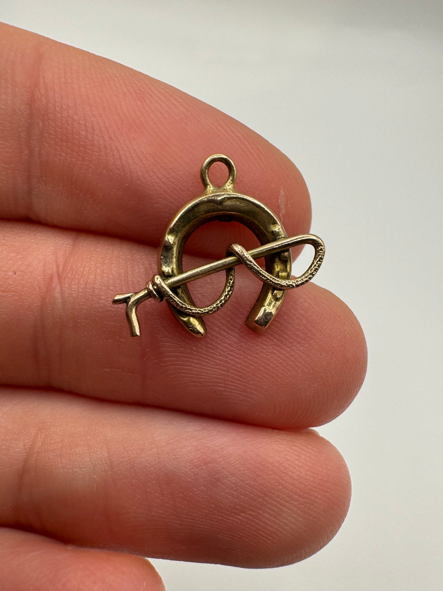 9ct gold horseshoe and cane pendant