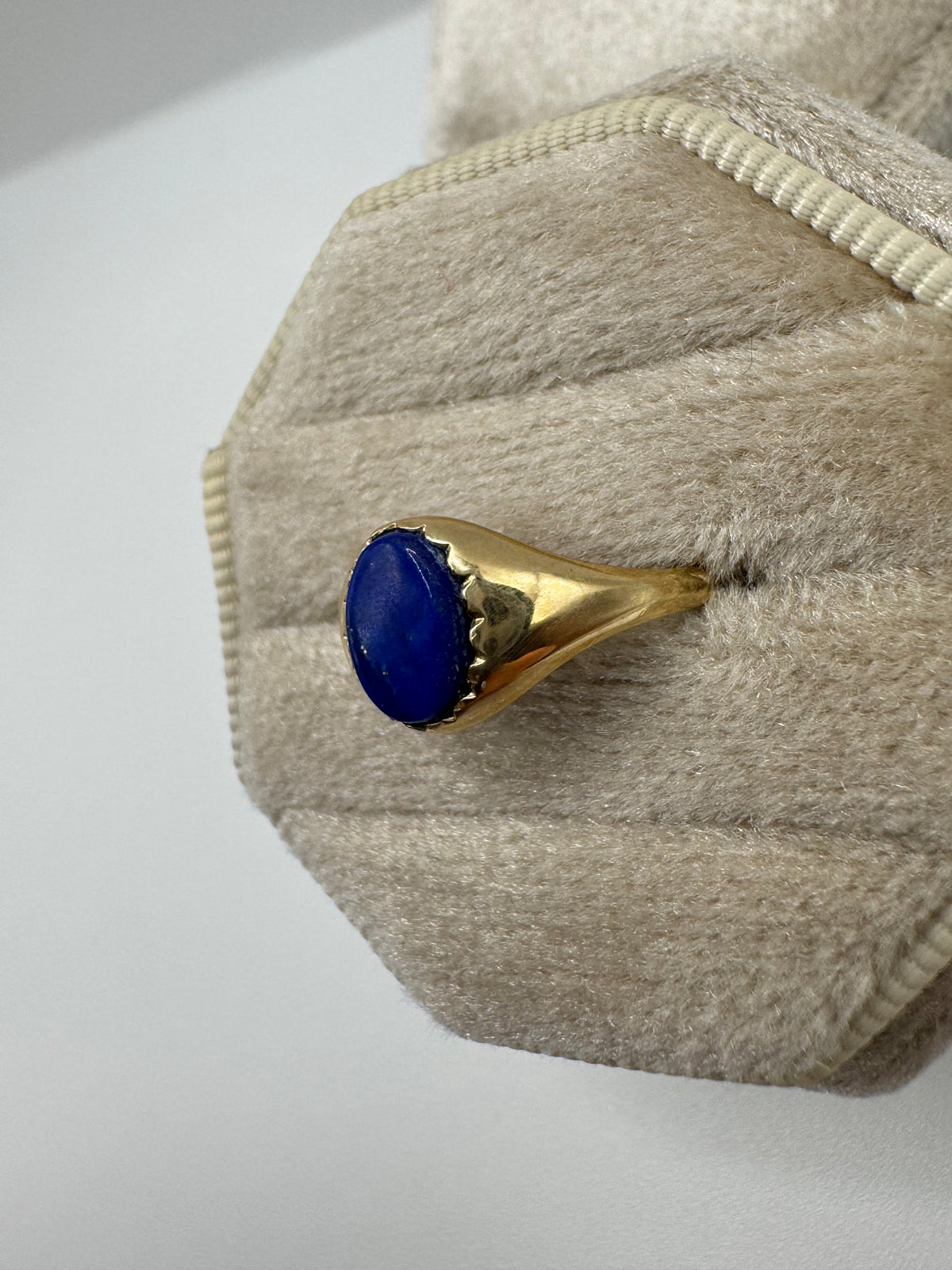 9ct gold lapis lazuli signet ring