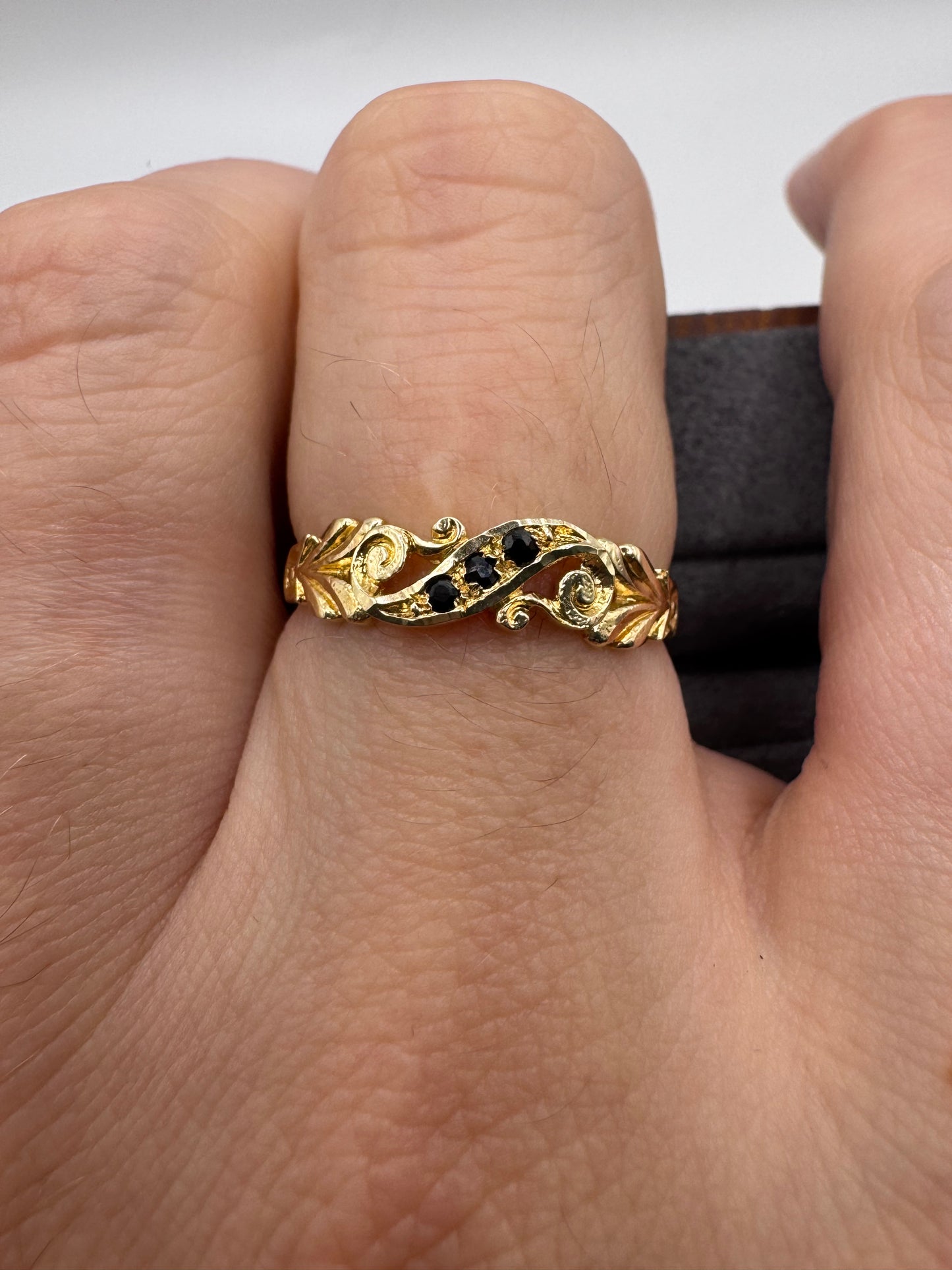 9ct gold sapphire ring