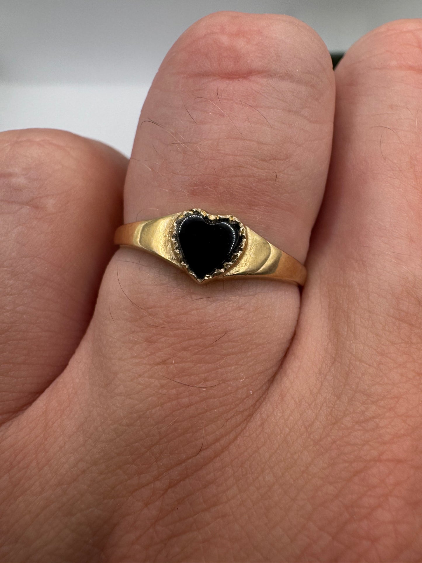 9ct gold onyx heart signet ring