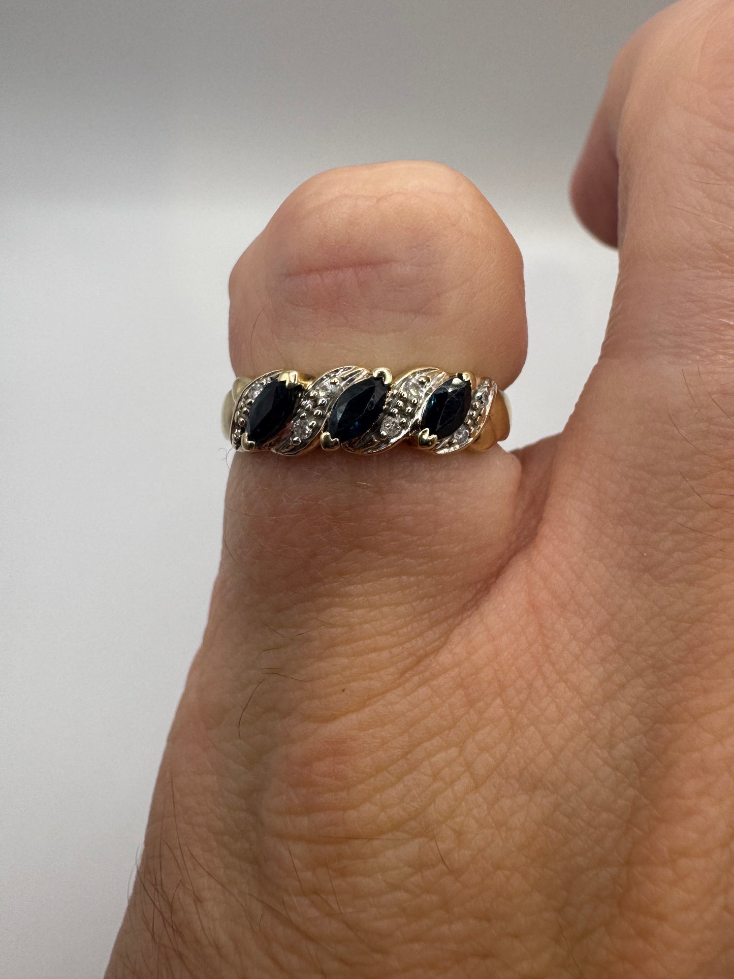 9ct gold sapphire and diamond ring