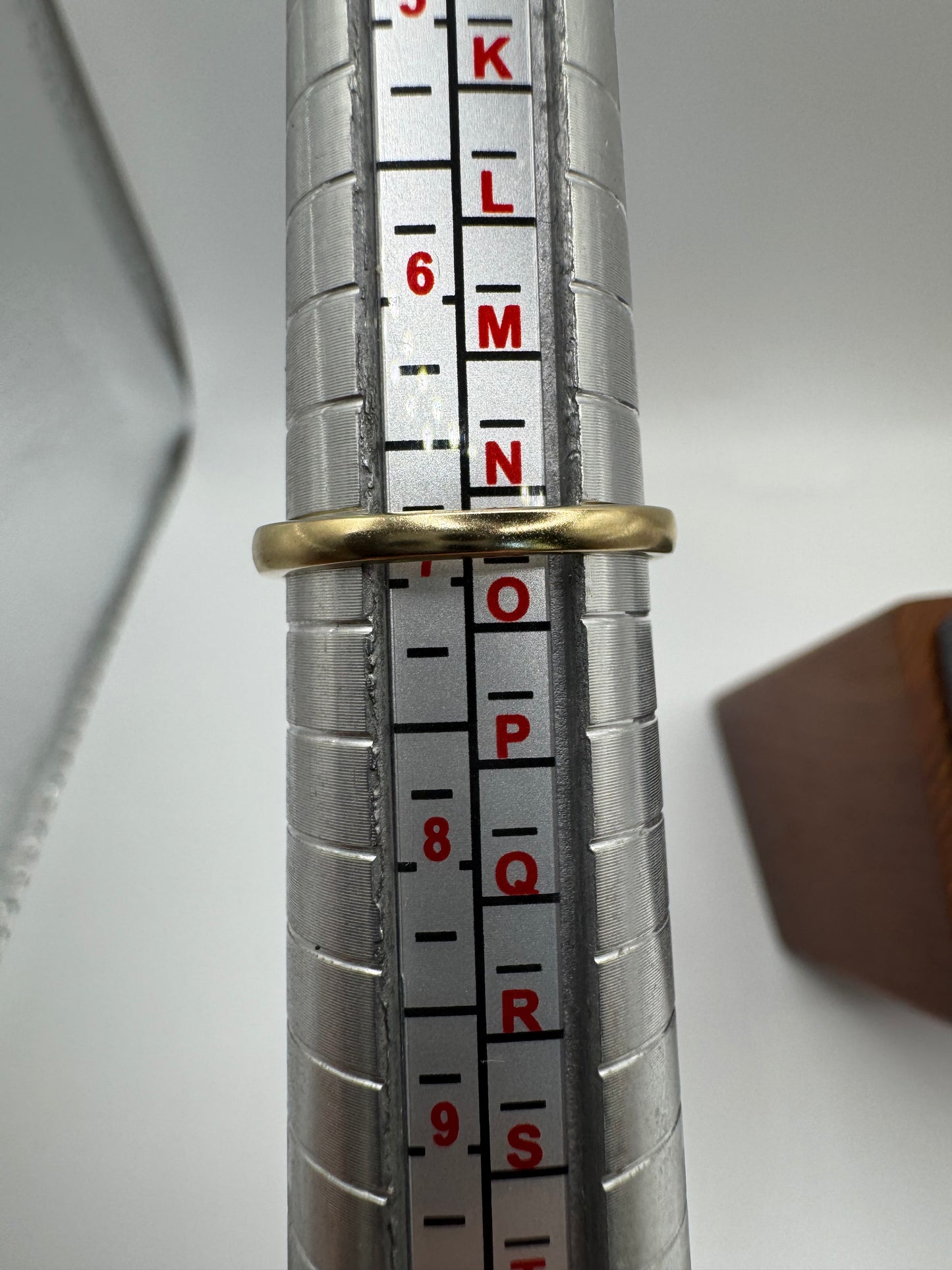 9ct gold labradorite ring