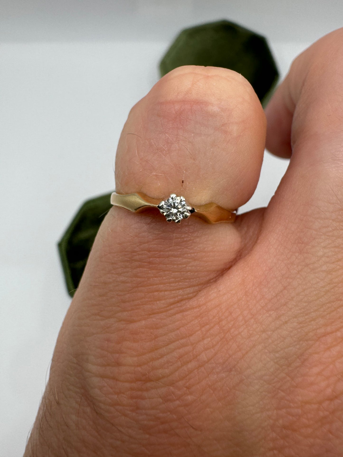 9ct gold diamond ring