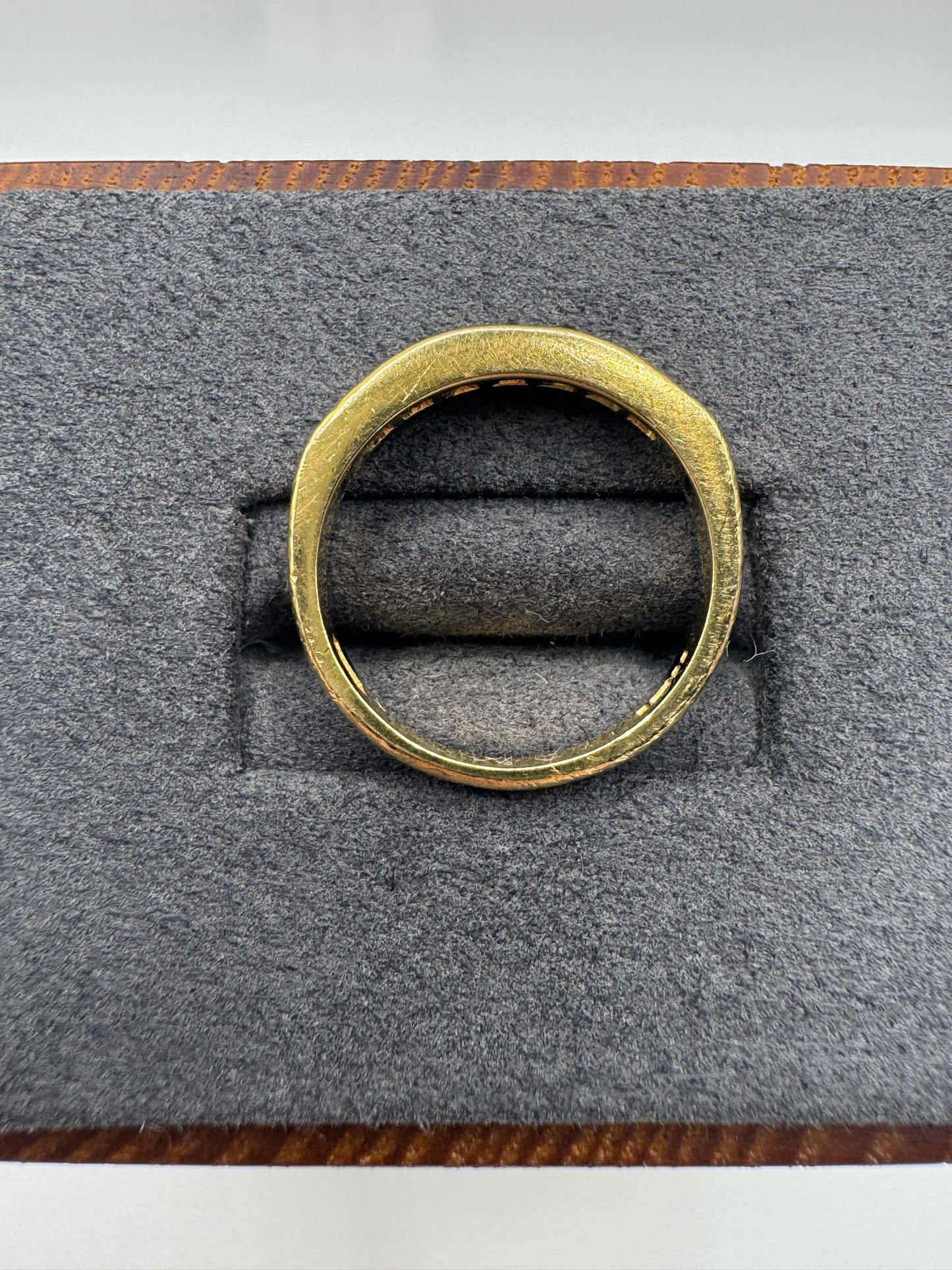 18ct gold sapphire and diamond ring